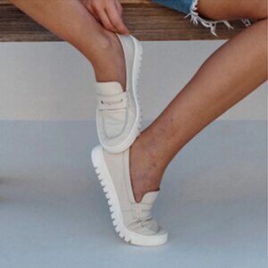 Classic White Loafer | Vionic Uptown | Women’s 8.5 (US), 39 (EU)